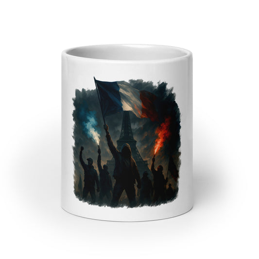 Mug Révolte Française – Flambeau de la Liberté sous la Tour Eiffel